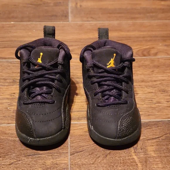 Kids Jordan 12 Retro - Picture 2 of 8